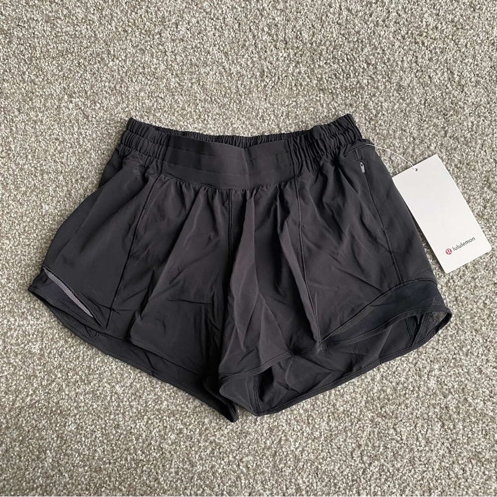 ‼️SOLD OUT‼️Lululemon Hotty Hot Low Rise 4” Shorts Lined - Picture 4 of 8